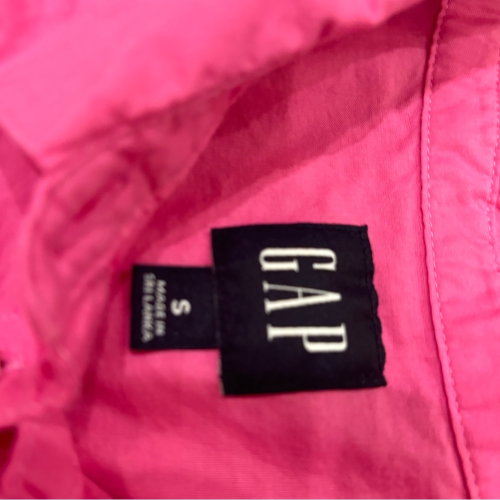 Gap pink button down cute